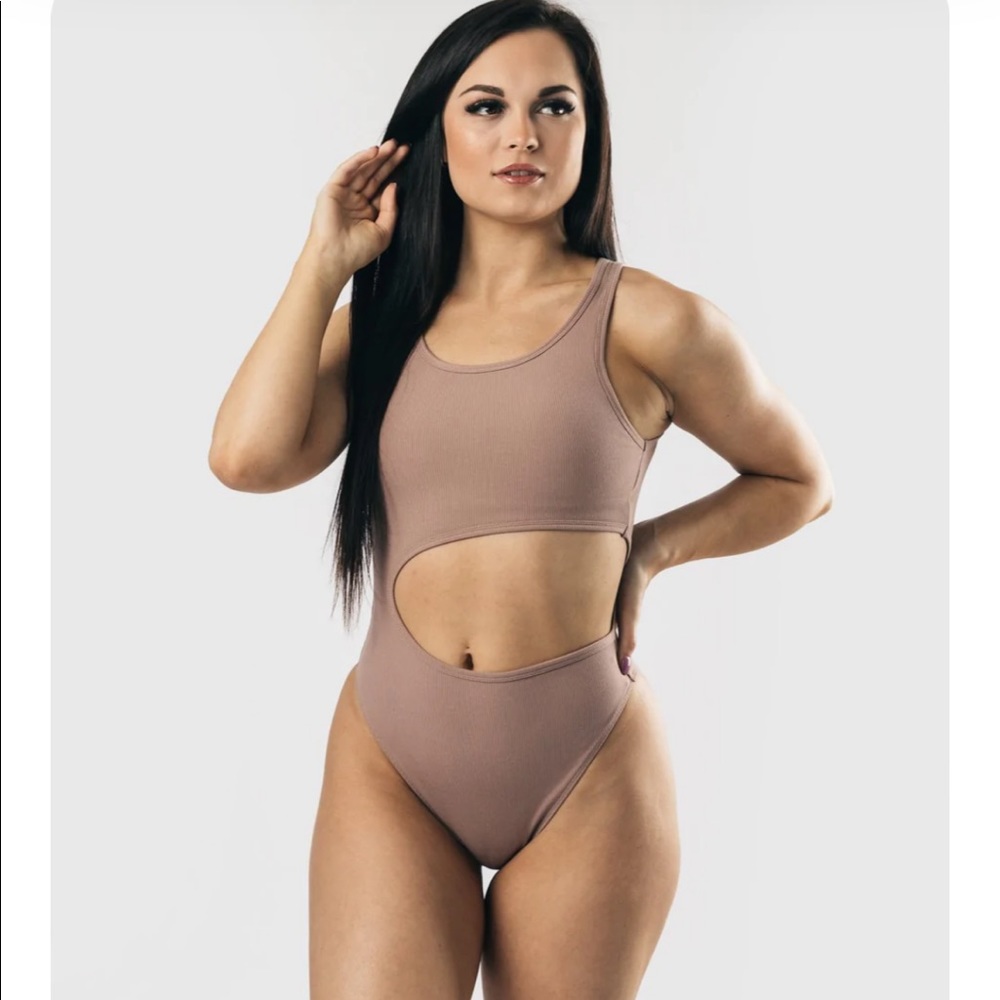Alphalete monarch bodysuit in antler